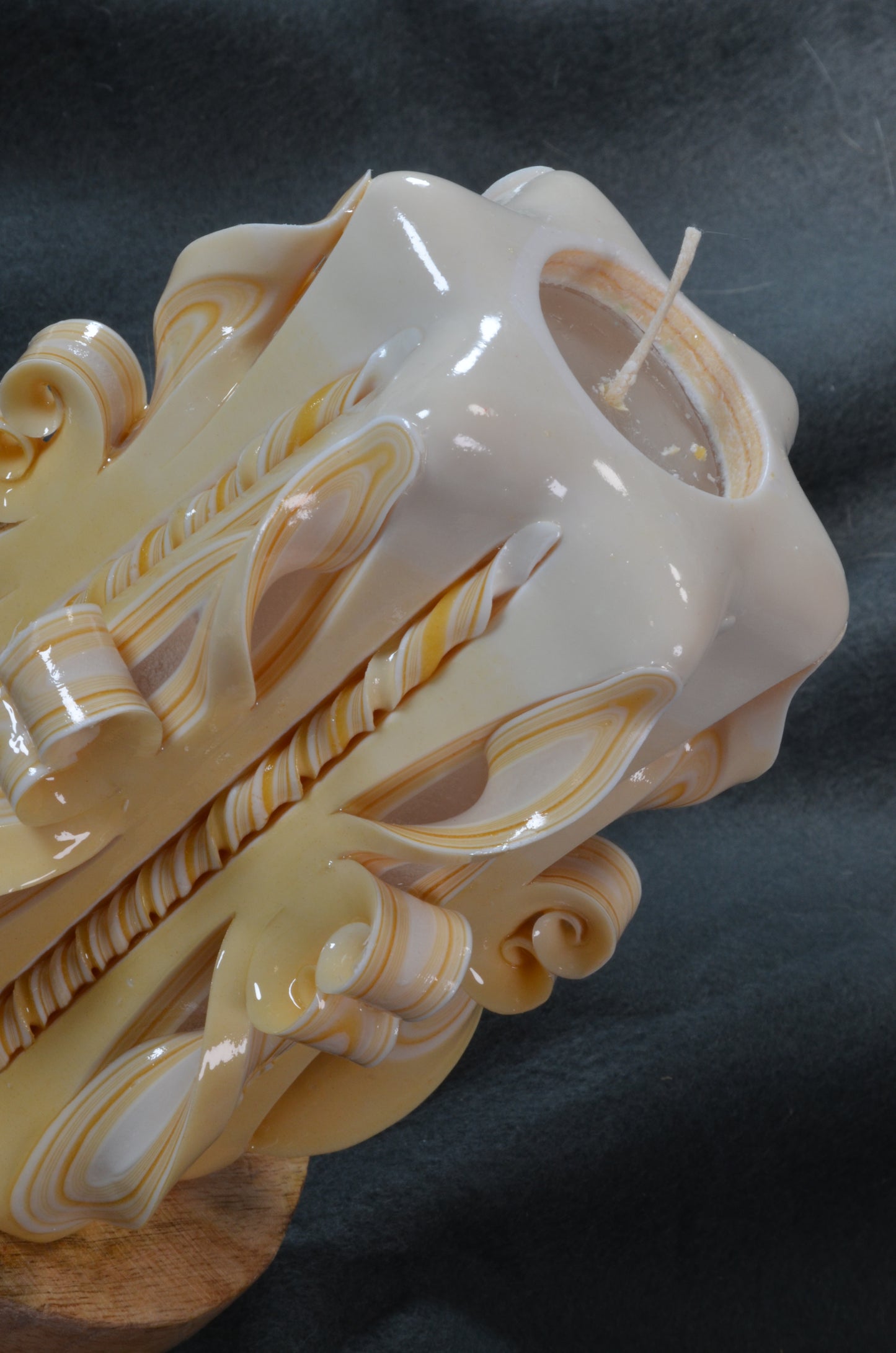 Kollektion 2025: Exklusive Schliffkerze, Höhe: 16 cm, Breite: 11 cm - s/n: 51716