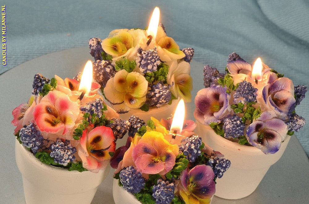 Set mit 4 Blumenkerzen in Steintöpfen