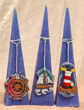 Zee kaars, BLAUW, met vissersboot, piramide 30 cm