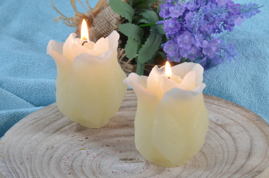 Set van 2 stuks TULP kaarsen in sprankelend ivoor wit, 6x6 cm, hoogte 7 cm - BEKIJK VIDEO